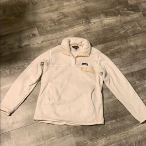 White/cream women’s Patagonia pullover